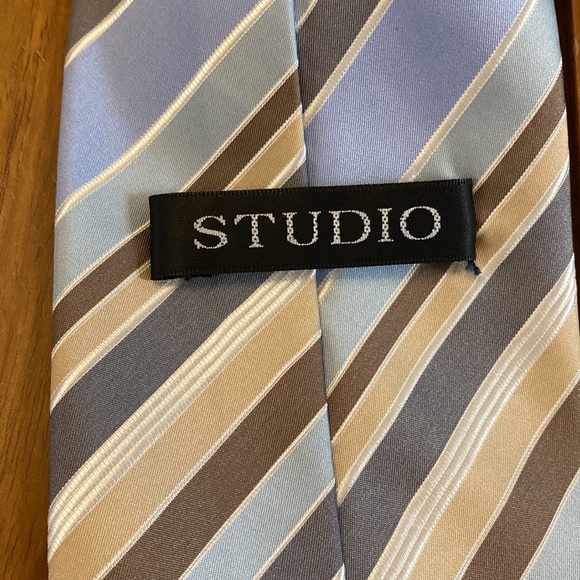 Studio Tie - Picture 5 of 6